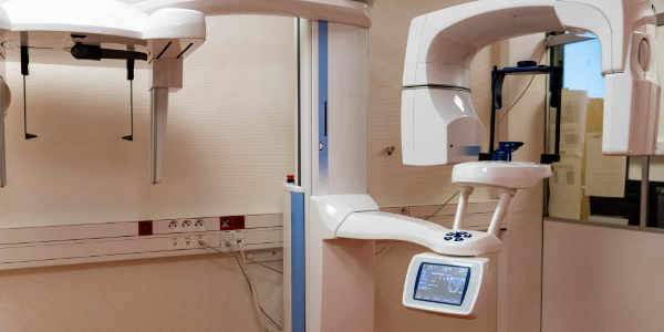 Photographie d'un appareil de Radiologie dentaire